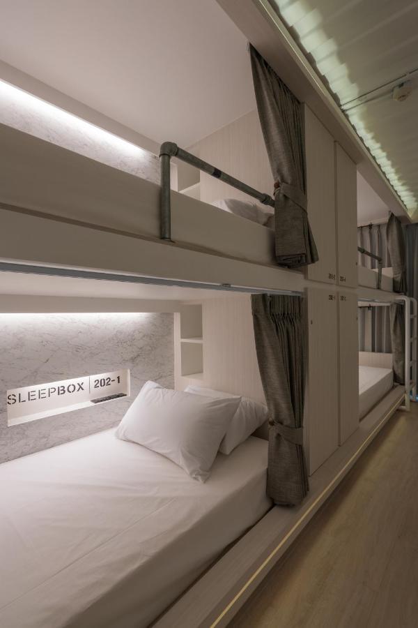 Sleep Box Sukhumvit 22 Hostel Bangkok Exterior photo