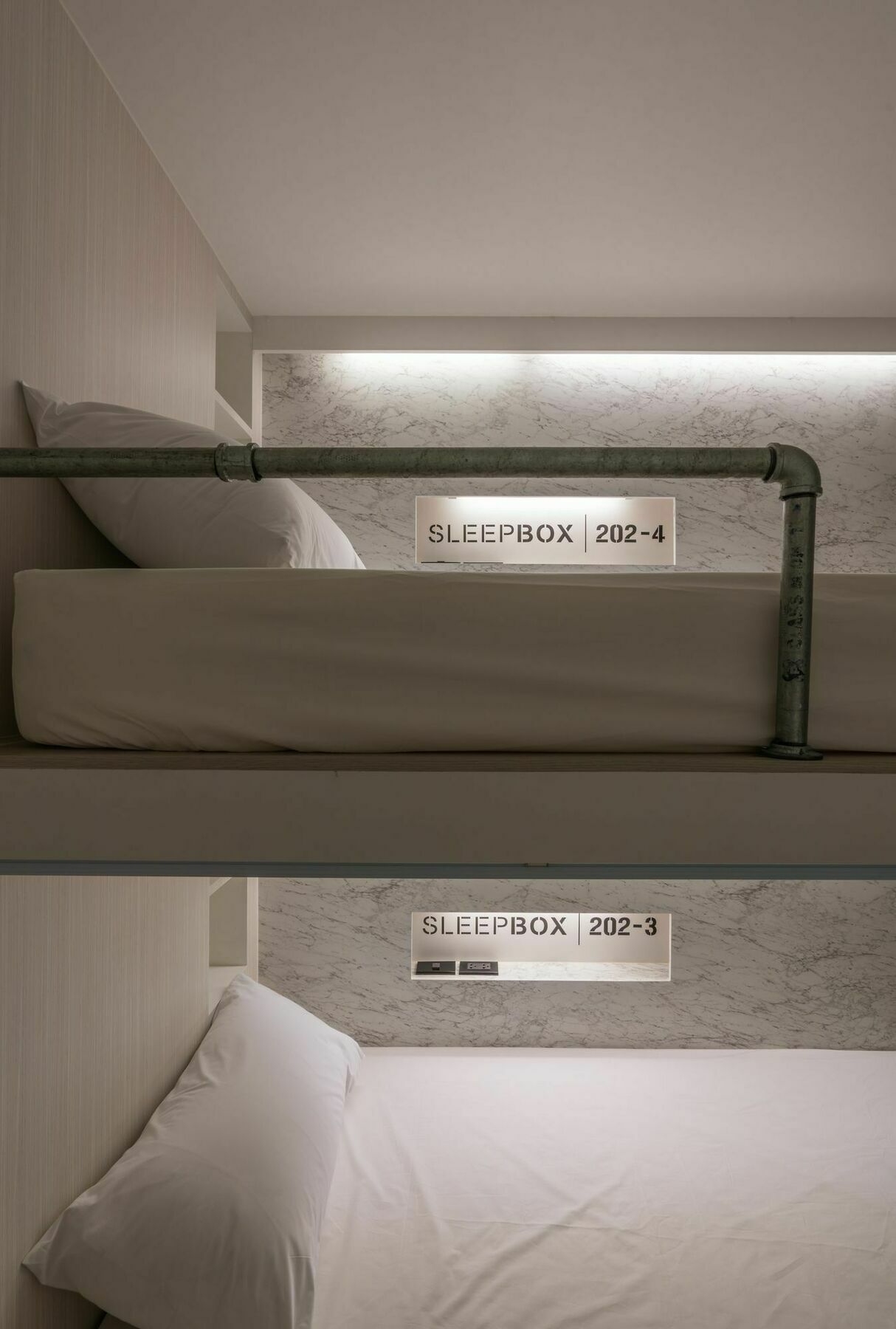 Sleep Box Sukhumvit 22 Hostel Bangkok Exterior photo