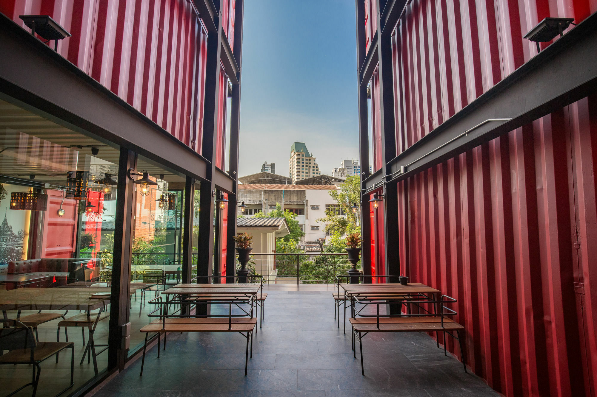 Sleep Box Sukhumvit 22 Hostel Bangkok Exterior photo